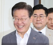 스타가 경호원 고용하는 이유는 팬에게서 자기를 보호하기 위해서다