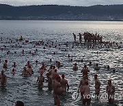 AUSTRALIA WINTER SOLSTICE SWIM