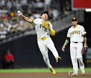 김하성 15호 도루…MLB 샌디에이고 끝내기 홈런으로 승리