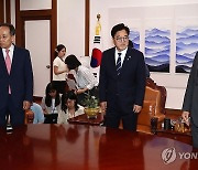 국회의장, 양당 원내대표와 원구성 회동