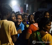 인도 남부 '밀주 참사' 희생자 49명으로 늘어