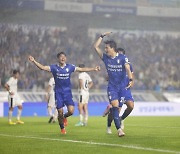 수원 삼성 62일만에 승리, 변성환호 드디어 웃었다! 성남 3-0 격파 [K리그2 종합]