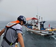 삼척서 조업 중 바다 빠진 40대 선장, 3시간 표류하다 낚시어선에 구조