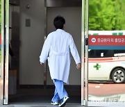 정부 “2025년 정원, 협의대상 아냐…집단휴진 철회”