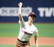 EXID 박정화 ‘키움 홍보대사의 시구’