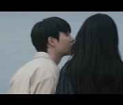 도경수X이영지 기습 볼뽀뽀 반응 폭발, ‘Small girl’ 인급동 1위→음원차트 5위