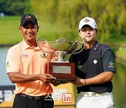 [포토] 김민규 '고마운 캐디와 함께'