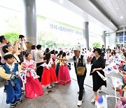 “평화의 영웅에게 보훈의 노래를”…유공자 200명 환대