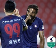 '홍원진 원더골+토트넘 출신 오두 쐐기골' 충북청주, 부천 4-0 대파...김포, 부산 잡고 3위 도약