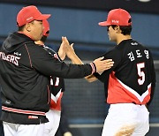 1차전 뼈아픈 역전패, 2차전 설욕...이범호 감독 "김도영 20-20 축하, 공격 잘 이끌었다" [광주 톡톡]