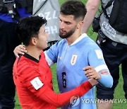 벤탄쿠르, 그래도 축구한다…'손흥민 인종차별 논란' 딛고 출격→우루과이 경기 '시선 집중'