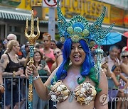 USA CONEY ISLAND MERMAID PARADE