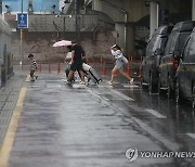 장맛비 내리는 제주국제공항