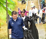 BRUNEI-BANDAR SERI BEGAWAN-RIVER CLEANUP