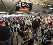 英 맨체스터공항 대규모 정전에 항공편 '마비'