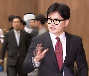 "윤 정부 살리는 길" 한동훈 출사표…김여사 특검엔 '선긋기'