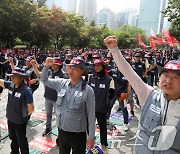 무리한 작업 중단 촉구 타워크레인 설·해체노조 '총파업'