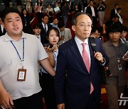 굳은 표정의 추경호 원내대표