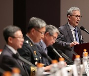 '백선엽장군기념재단 국제학술대회' 기조사 하는 김관진 이사장