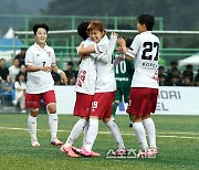 [포토]김명진의 PK골로 2-0 리드하는 고려대