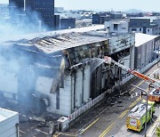 정규직·비정규직 수십명 뒤섞여 일했다…화성 배터리 공장 화재 '21명 연락두절'(종합)