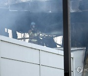 화성 일차전지 공장 화재 '실종자 23명'…사상자 7명서 계속 늘어날 듯