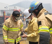 "화재진압·구조대원 안전에 만전" 김동연 경기지사 현장 진두지휘[화성 일차전지 공장 화재]