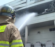 “화성 리튬 전지 제조공장 화재 실종자 23명”…소방 당국 내부 수색 시작