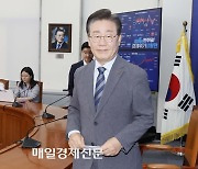 [포토] 당대표 사퇴 관련 기자회견 마치고 나가는 이재명 대표