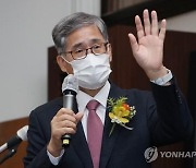 尹 멘토로 불렸던 신평 “한동훈, 사람 냄새 안나…스타워즈 로봇이 말하는 것 같아”