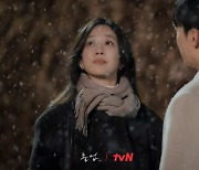 ‘졸업’ 소문의 주인공 정려원-위하준, 악의적 선동 이겨낼까? [김재동의 나무와 숲]