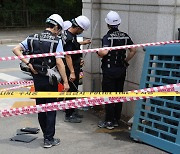 청주 고교서 70대 경비원 철문 깔려 숨져…학교 관리책임 조사