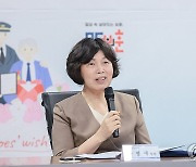 인사말 하는 강정애 장관