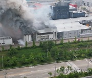 화성 일차전지 공장 화재 목격자 "배터리 셀 1개서 폭발적 연소"