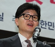 한동훈 "尹대통령과 10초 통화는 낭설…野 탄핵공세 막아낼 것"(종합)