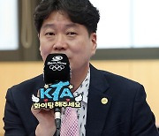 인사말 하는 정문용 사무총장