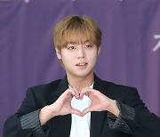 [E포토] 박지훈, '청룡이 저장한 하트'