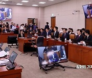 [포토] 법사위 전체회의 자리한 여당 의원들