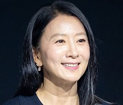 '돌풍' 김희애 "정수진은 국회의원 거쳐 경제부총리된 '찐' 정치인…대리만족"