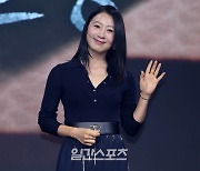 ‘돌풍’ 김희애 “어디서 본 적 없는 캐릭터…’퀸메이커’와 달라”