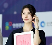 [포토] 수지, '아름다운 볼하트~'