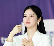 [포토] 신예은, '팬들과 소통하는 그녀'