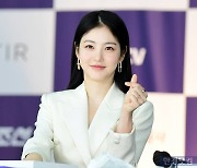 [포토] 신예은, '심쿵 하트~'