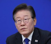 이재명, 연임 도전 임박...일극체제 우려 직면