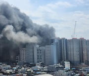 '40명 구조·대피' 동대문구 아파트 건축현장 화재..."원인 조사중"