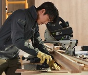 Workwear fashion gains popularity among young Korean professionals