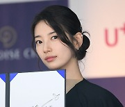 수지 ‘사인도 예쁘다’ [MK포토]