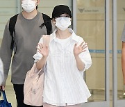 아이유, 러블리하게 입국 인사 [포토엔HD]