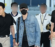 김수현, 늦은 시간에도 훈훈하게 입국 [포토엔HD]