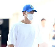 세븐틴 민규, '청바지에 흰 티셔츠면 충분' [사진]